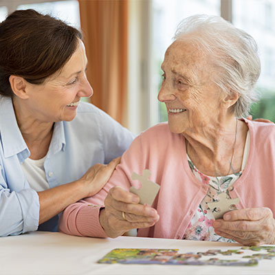 Ältere Patientin und Angehörige